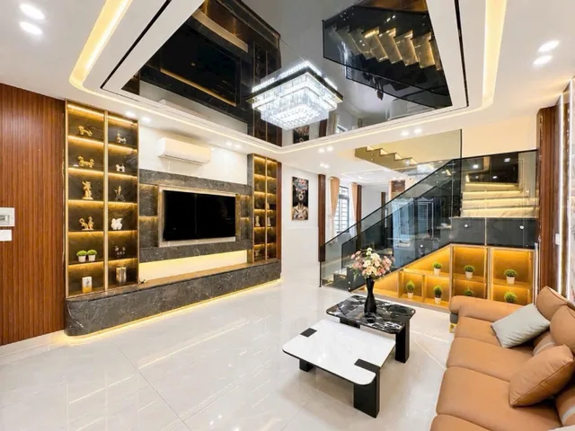 BÁN NHÀ GÓC 2 MẶT TIỀN HUỲNH TẤN PHÁT NHÀ BÈ 112M² 4PN 6.5 TỶ SÂN RỘNG TẶNG FULL NỘI THẤT