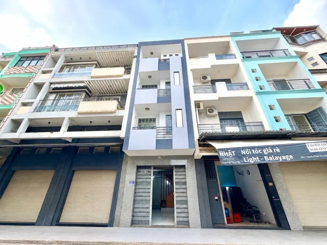 📌 (Sát Chợ Hạnh Thông Tây) Mặt Tiền Hẻm Kinh Doanh - 10.5 Tỷ - 4x15m (60m²) - 4 Tầng 5PN 5WC, Vị Trí Sầm Uất, Sổ Hồng Riêng