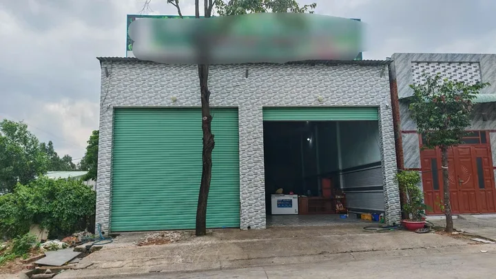 Bán gấp 300m2 nhà kho xây kiên cố có gác lửng