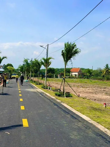 KẸT TIỀN BÁN GẤP 640M2 ĐẤT ĐÔ THỊ NGAY KCN HOẠT ĐỘNG NHỘN NHỊP DÂN ĐÔNG. GIÁ 470TR