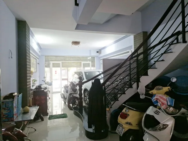 chị Cúc định cư Hoa Kỳ nhờ bán căn nhà 5x22m 4 tầng Mt 12m