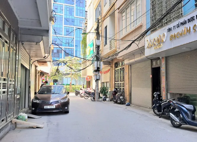 Bán đất Hồ Tùng Mậu. Cạnh KĐT Goldmark City, đường rộng oto dừng đỗ. Kinh doanh tấp nập
