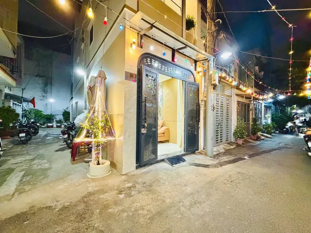 🔥 (Gần Lotte Mart) Hẻm ô tô 1 chiều - 5.x tỷ - 37m² - Chủ Giảm 300Tr, Lô Góc 2 Mặt Thoáng, 3PN, Có PN Trệt, Full Nội Thất 🔥