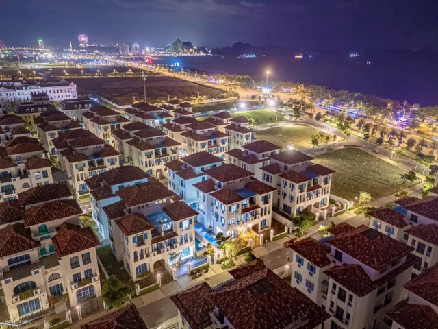 CẦN BÁN CĂN BT SUN FERIA, BÃI CHÁY, HẠ LONG, QN
FULL NỘI THẤT -  GIÁ NHỈNH 20TỶ RẺ NHẤT THỊ TRƯỜNG