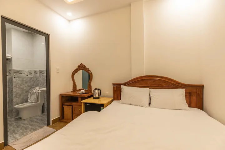 Bán Khách sạn 11 phòng, có thang máy, 14 tỷ tại KQH Phạm Hồng Thái Đà Lạt, đi bộ 300m ra Hồ Xuân Hương