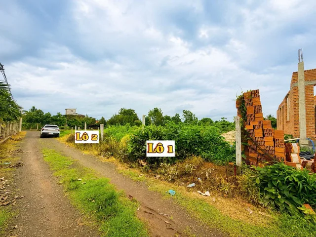 Bán 355 TRIỆU 
🏙️ Chỉ khoảng 20–30 phút đến trung tâm TP. Buôn Ma Thuột
📐 Diện tích: 8 × 20m____Có sẵn 60–70m² thổ cư
📕 Sổ hồng riêng____ #355 triệu/lô
Lh/zl: 0938252298 Châu Phương