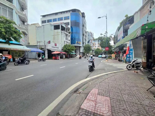 MẶT TIỀN KINH DOANH KHU VIP SÂN BAY - CÓ CỬA SAU - VUÔNG VỨC, PHÁP LÝ CHUẨN, CÔNG CHỨNG NGAY
