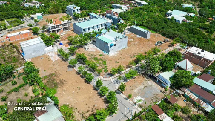 📣Dành cho anh chị thích nhà đất trong Khu Dân Cư được quy hoạch bài bản. Đường nhựa vỉa hè 7m, cống thoát nước, điện nước máy đầu đủ✅