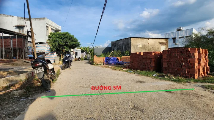 😊BÁN GẤP-- Lô Góc 2 Mặt Tiền ngang rộng 8m gần chợ đầu mối HÒA XUÂN gi.á chỉ 2ty050tr😊