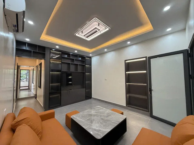 Cho thuê nhà tập thể t2 Nguyễn Công Trứ 80m2 giá 12.5 triệu