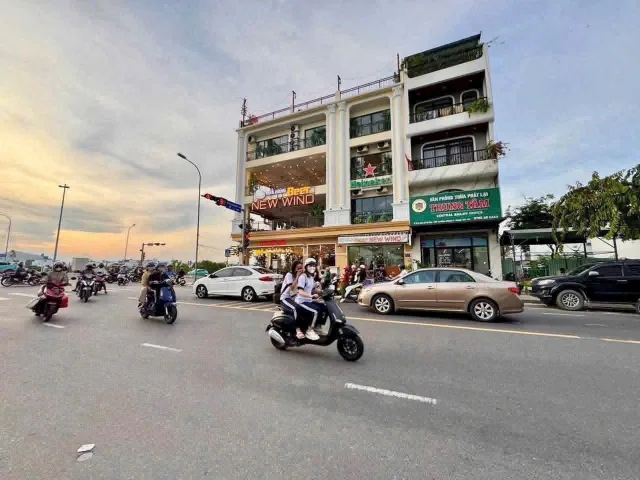 💢💢💢Bán đất 2 mặt tiền đường Tố Hữu Hà Quang 2 Đối Diện CT3 VCN Phước Hải trục đường 20m Kinh doanh 12,5 tỷ 
- Diện tích: 100m2 ngang 5m lô 2 mặt tiền lô sạch 
- Xây dựng được 5 tầng nỗi và 1 tầng hầm 
- Trục đường chính Tố Hữu rộng 20m kinh doanh chính