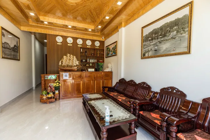 Bán nhà hàng - Khách sạn: Bán Khách sạn 11 phòng, có thang máy, 14 tỷ tại KQH Ph