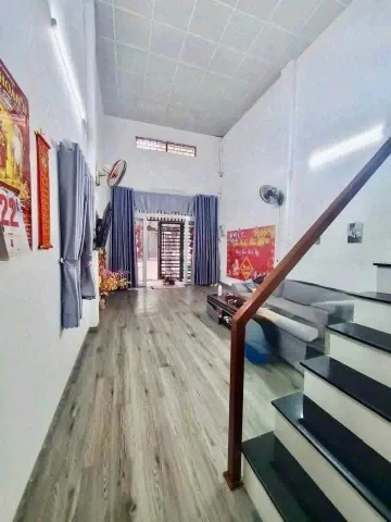 Cho thuê nhà 1,5 tầng MT đường NẠI HIÊN ĐÔNG 9 -Sơn Trà - ĐN_ Giá 12tr/ tháng
Lh 0373469297