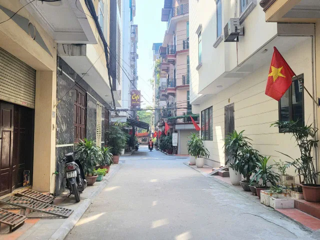 Cho thuê nhà riêng: Cho thuê nhà 6 tầng THANG MÁY tại PHẠM THẬN DUẬT, Cầu Giấy.