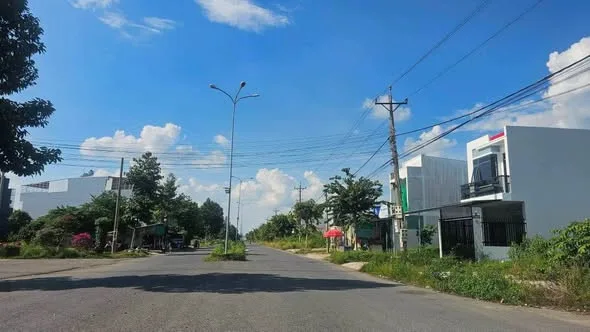 Cần bán gấp nền đất thổ cư thuộc KDC Minh Linh, P.5, Tp Vĩnh Long