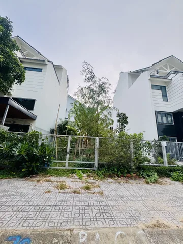 BÁN ĐẤT BIỆT THỰ KDC GIA HÒA - ĐỐI DIỆN CÔNG VIÊN BỜ SÔNG - 200m2(10x20) - GIÁ 16.x TỶ