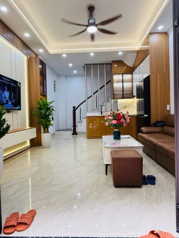 Bán nhà Bùi Xương Trạch, Thanh Xuân – Giá 10.5 tỷ – DT 40m² x 5 tầng – MT 4.8m – Ô tô đỗ cửa – Phân lô