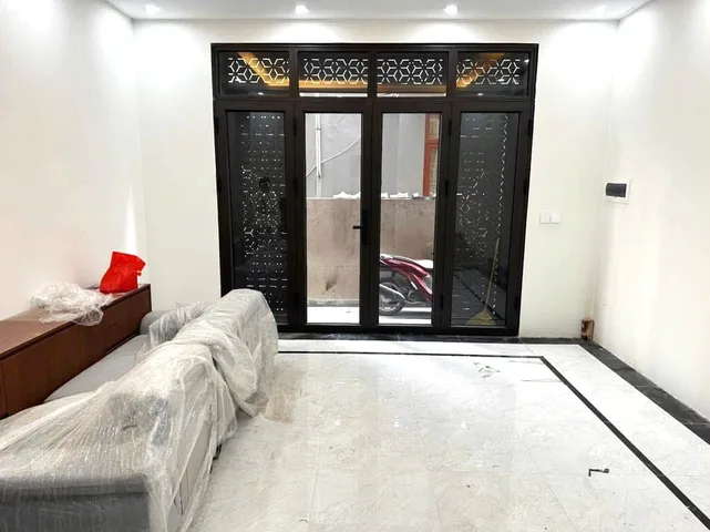 Cho thuê nhà 6 tầng THANG MÁY tại ngõ 639 HOÀNG HOA THÁM, Ba Đình. 17 triệu/tháng. Cho thuê: Hộ gia đình, Văn phòng, KD Onl..