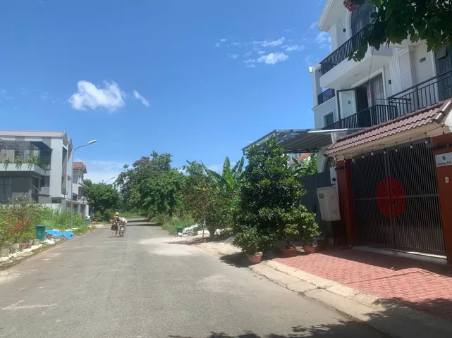 KHU BIỆT THỰ ĐỒNG BỘ 242M² (11x22) GARA Ô TÔ - THIẾT KẾ 11 PHÒNG NGỦ
