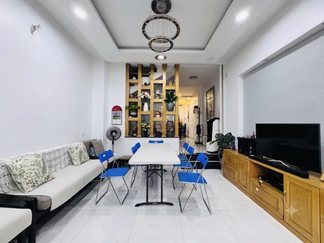 📍 Gần Lê Quang Định Hẻm ô tô 1 chiều - 13.x tỷ - 4.2 x 16m (70m²) - Ô Tô Vào Nhà Nở Hậu Có PN Trệt