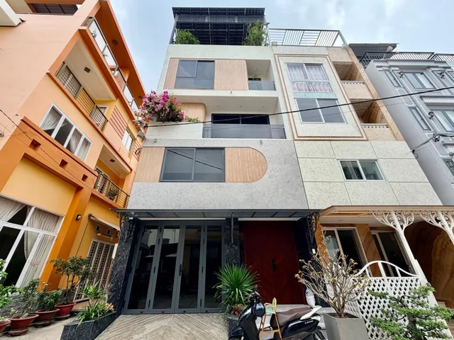 📍 Gần Lê Quang Định Hẻm ô tô tránh nhau - 13.x tỷ - 5.8 x 10.3m (54m²) - Có Thang Máy - Xe Hơi Ngủ Nhà
