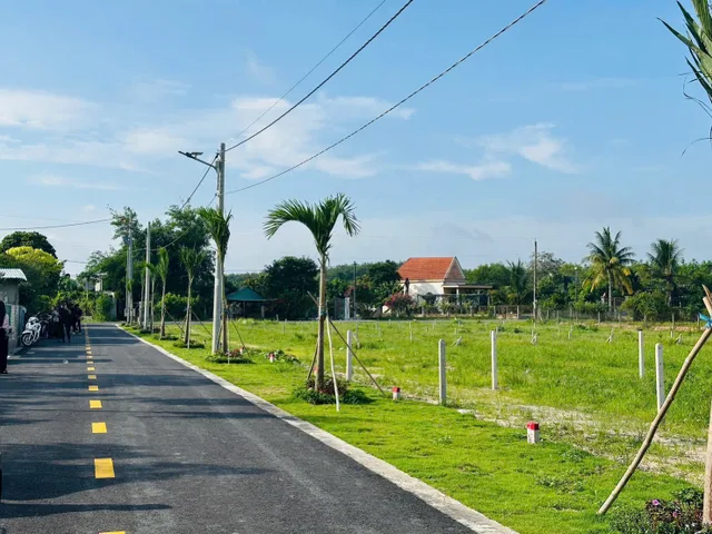 Kẹt tiền bán gấp 430m2 đất thổ cư mt đường nhựa lớn sát bên chợ, dân đông, giá 545tr