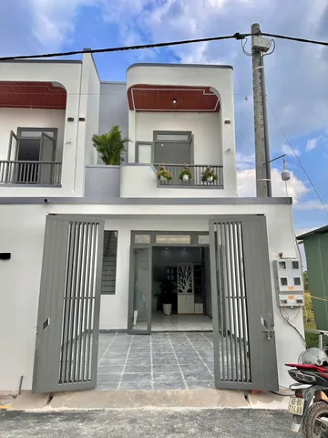 CHỦ NGỘP GIẢM THÊM 100 TRIỆU NHÀ LẦU 3PN , 2NVS VEN SÔNG MÁT MẺ