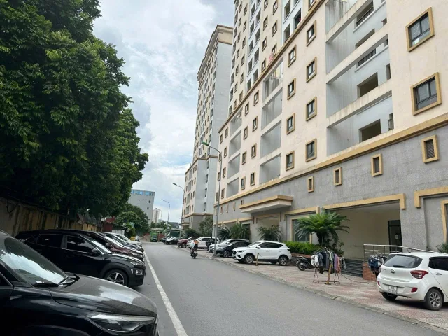 Bán căn hộ chung cư A1 Kim Giang, Thanh Xuân, 2 ngủ ở luôn, ban công view hồ