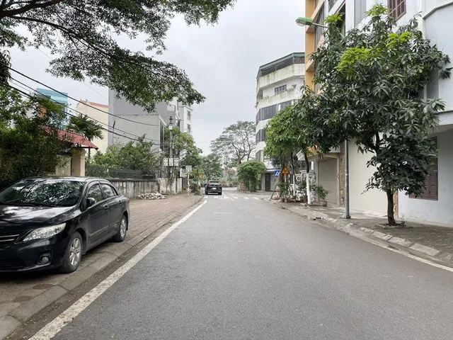 Bán Đất TĐC X6 Thạch Bàn 100m2 View Vườn Hoa - Mặt Tiền Rộng 6,67m Kinh Doanh Đỉnh