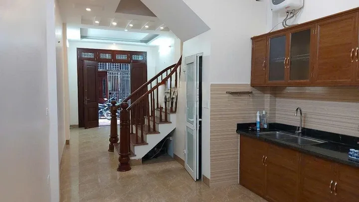 Cho thuê Nhà Đường Mỹ Đình 43M² 4 Tầng 5 Ngủ, Full Nội Thất, Giá Thuê 17tr