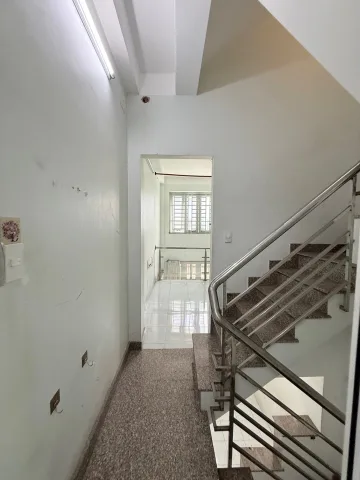 Ngay Ngã Tư Bảy Hiền , sẵn 5 tầng , 4 phòng ngủ, 2 sân thượng thoáng trước sau , hẻm ô tô thẳng trục thoáng sạch, sửa nhẹ 1 thùng sơn như mới