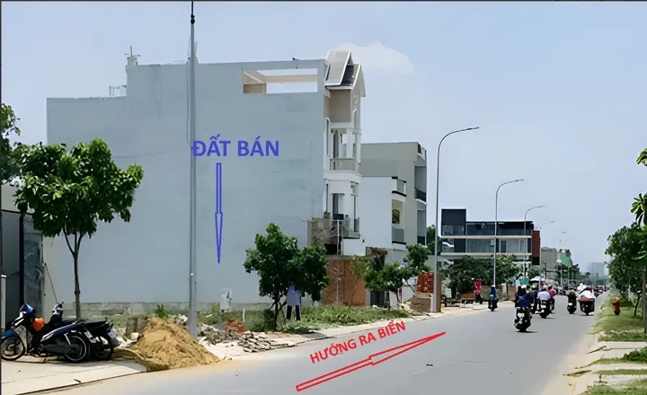 BÁN ĐẤT TRỤC CHÍNH NGAY SÁT BÃI TẮM ,KINH DOANH SẦM UẤT