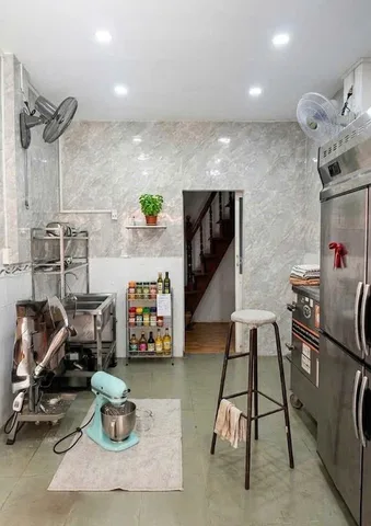 Bán nhà mặt tiền Bành Văn Trân, QUẬN TÂN BÌNH, 3 Tầng, giá 3.8 tỷ