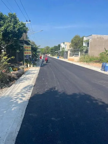 Do nhu cầu chuyển đổi công việc nên chuyển nơi khác cần ra gấp vị trí đất mặt tiền đường nhựa dân cư đông