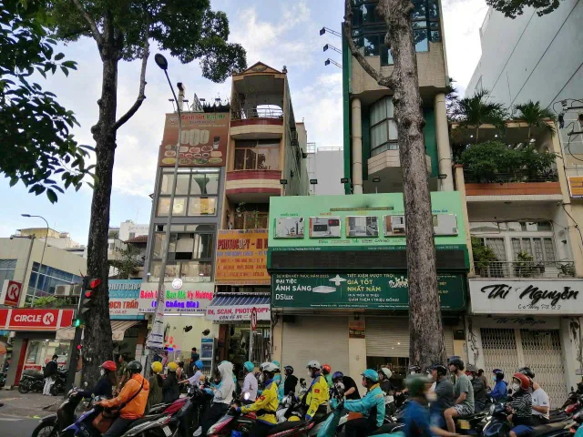 Bán nhà phố vị trí đẹp 1 trệt 4 lầu Cao Thắng Q3 TP. Sài Gòn