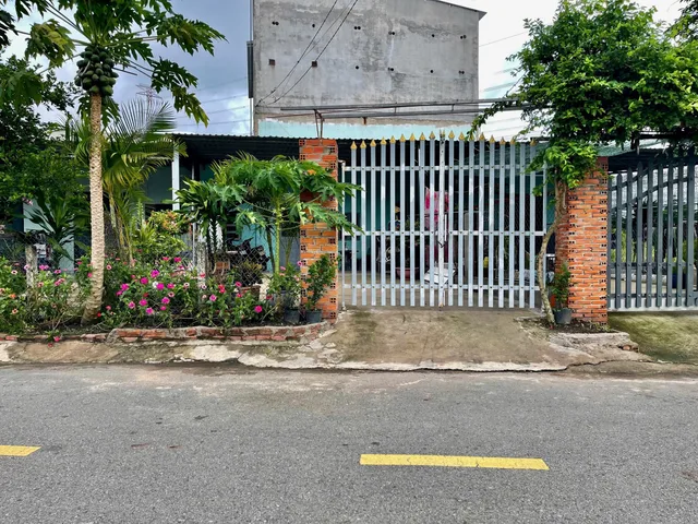 Bán Đất giá 420triệu, diện tích 250m2 có sẵn 100m2 thổ cư, tại chợ Trừ Văn Thố, Bàu Bàng Bình Dương
Có NHHT: 70%