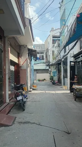 NHÀ HẺM XE HƠI LẠC LONG QUÂN - GIÁP CHỢ TÂN BÌNH - 4 TẦNG - 68M² - CHỈ 8.2 TỶ