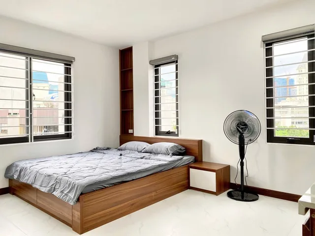 Bán Nhà Trần Thái Tông. Cầu Giấy. Thang Máy. Lô Góc. Ô Tô. DT 140m2. MT 17m. Giá 56.2 Tỷ.