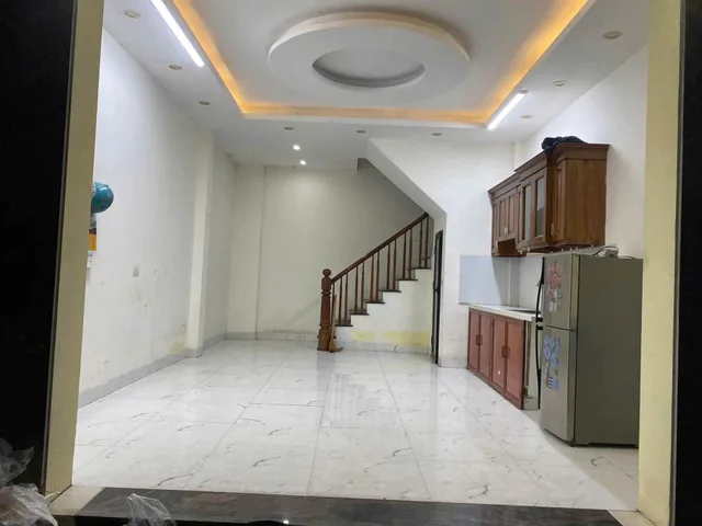 Ô TÔ ĐỖ TẬN CỬA – NHÀ 5 TẦNG ĐA SỸ ĐẸP LONG LÃNH GIÁ CHỈ 10TR!