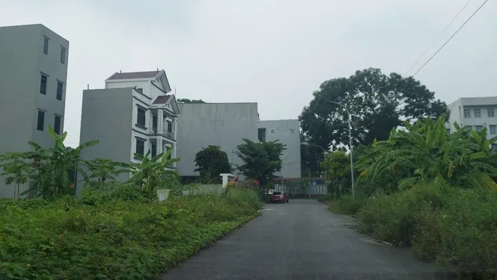 Bán đất lô góc khu 1 đại phúc. Làn 2 đường hàn thuyên. Cạnh trường công nghiệp và hàn thuyên. Diện tích 100.9m mặt tiền 6.5m hướng tây nam & tây bắc. Phường võ cường tỉnh bắc ninh