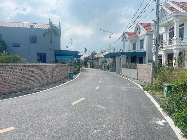 Bán 72.8m2 giá 1 tỉ 670 tại Lâm Động ngõ thông  4-5m ô tô thoải mái .k lỗi. L/h:076.231.9990 e Thúy