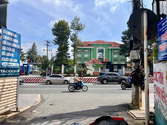 Bán đất tặng căn nhà cấp 4 và 2 kiot Chánh Mỹ (phường Chánh Hiệp-TP.HCM) 1/Ql13 đường oto,đối diện trường cấp 3 Nguyễn Đình Chiểu giá êm