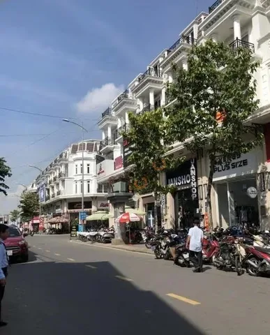 Bán Nhà riêng 121m2 có sẵn 121 m2 thổ cư giá 36.5 tỷ tại Đường Trần Thị Nghỉ Phường 07 Quận Gò Vấp TP. Hồ Chí Minh