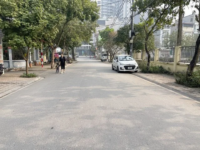 Bán 122,7m2 đất đấu giá Thượng Thanh, có nhà xưởng thuê 15tr/tháng, ô tô tải tránh, kinh doanh