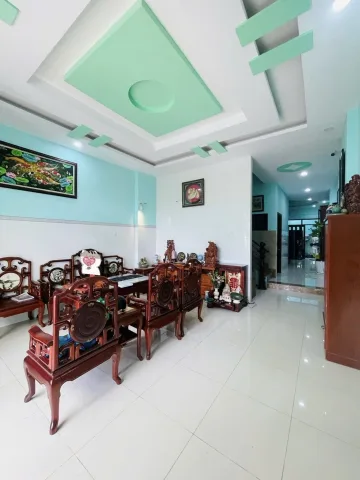 Cô Tỵ nhờ bán căn nhà 5x20m 4 tầng Sổ sẵn s.ang tên ngay