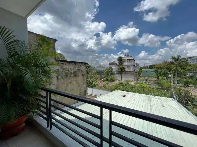 Cho thuê Nhà 3 Lầu hẻm xe hơi Đinh Thị Thi khu Vạn Phúc Thủ Đức 88m2 rộng 5,3m rất đẹp