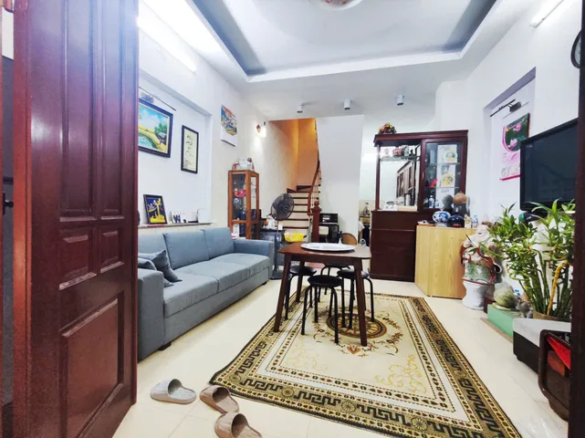 CHO THUÊ NHÀ NGÕ 173 HOÀNG HOA THÁM, BA ĐÌNH, NHÀ ĐẸP, NGÕ THÔNG, Ô TÔ ĐÔ CỬA
