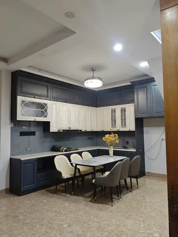 🏡 CHO THUÊ NHÀ NGUYÊN CĂN – HỒ ĐẮC DI, ĐỐNG ĐA

📐 45m2 × 6 tầng | 6PN | Ô chờ thang máy
✨ Nhà đẹp, full công năng, chỉ 15m ra ô tô.-18tr/1tháng