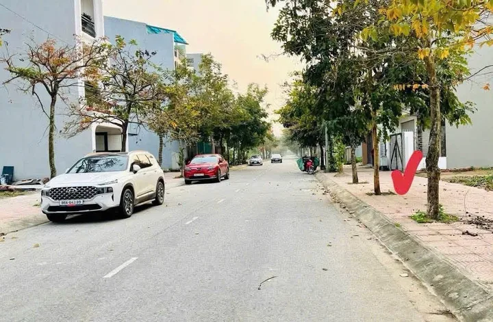 Mình cần bán nhanh lô đất đẹp KĐT Nam Vĩnh Yên giai đoạn 1 sẵn sổ 100m MT 5m đường 16,5m giá 3,78 tỷ