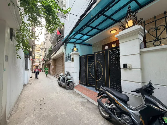 Bán rất gấp nhà ngõ 102 đường Trường Chinh, 6 tầng, thang máy, gara ô tô